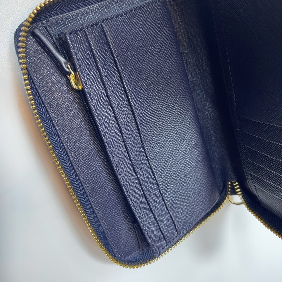 NWOT TORY BURCH NAVY WALLET WITH DETACHABLE WRISTLET STRAP - Picture 9 of 16